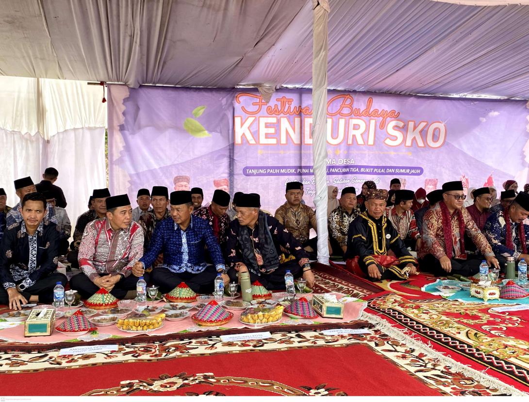 Menjaga Warisan Leluhur di Halaman Tanah Kelahiran: Rektor IAIN Kerinci Berbaur Bersama Warga dalam Kenduri Sko Lima Desa Tanjung Pauh Mudik