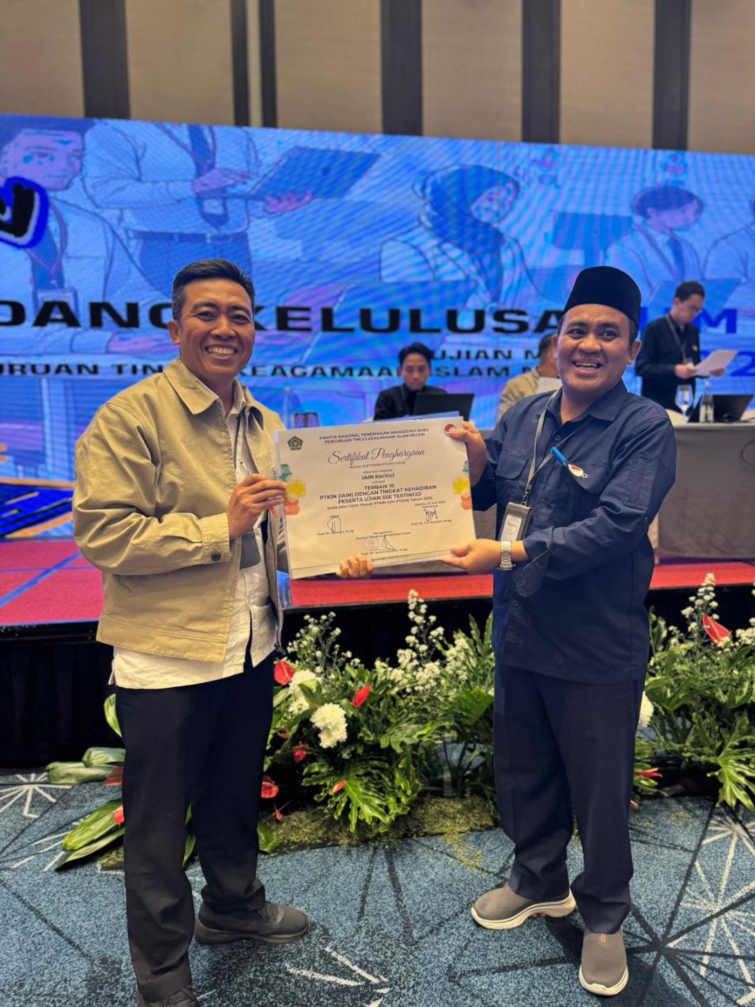 Prof. Dr. H. Masnun Resmi Tutup Sidang Kelulusan Mahasiswa UM-PTKIN 2025