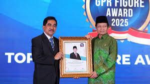 Menag Raih Penghargaan Figur Publik Terbaik di Ajang TOP Government Public Relation Award 2025